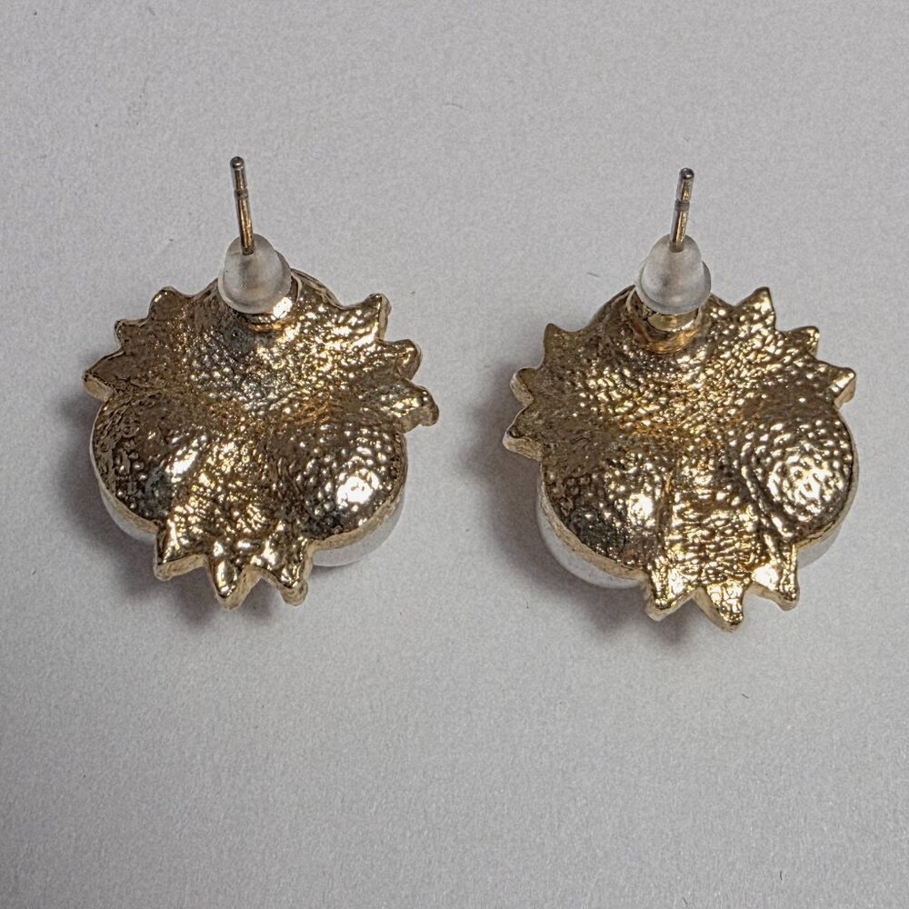 Premier Jewelry - Gold Tone Faux Pearl Cluster Stud Earrings - Picture 4 of 5